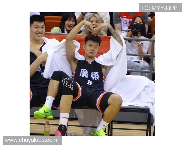 武汉足球明星足球赛门票热销球迷狂欢期待精彩对决 武汉足球明星足球赛门票热销球迷狂欢期待精彩对决